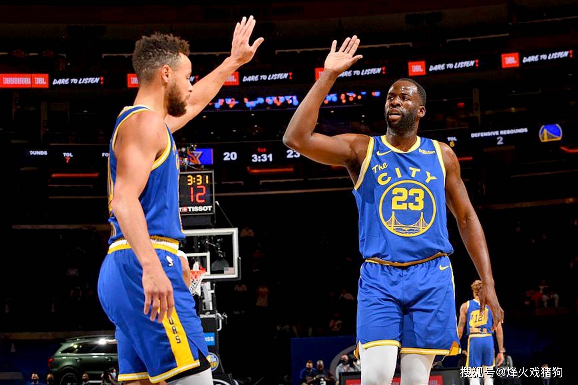 爱游戏APP-阿扎伦卡重要时刻比赛规则变更，勇士带队取胜！比赛高潮迭起(阿扎伦卡比赛视频)