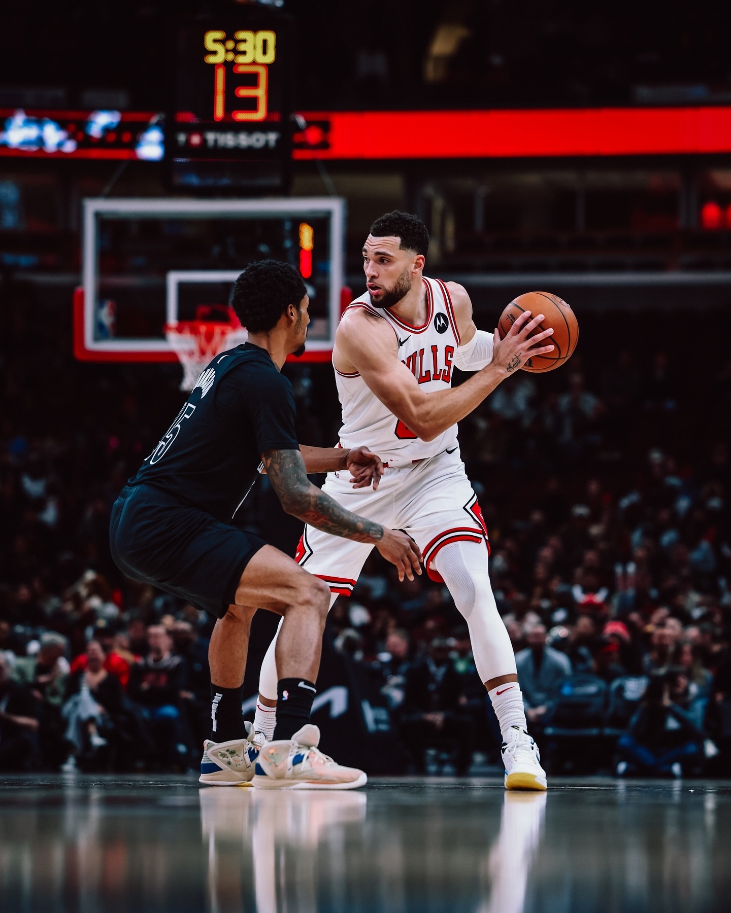 爱游戏APP-芝加哥公牛发布备战花絮，窗口期防线松动，NBA常规赛任务艰巨，心理建设被强调(nba芝加哥公牛队)