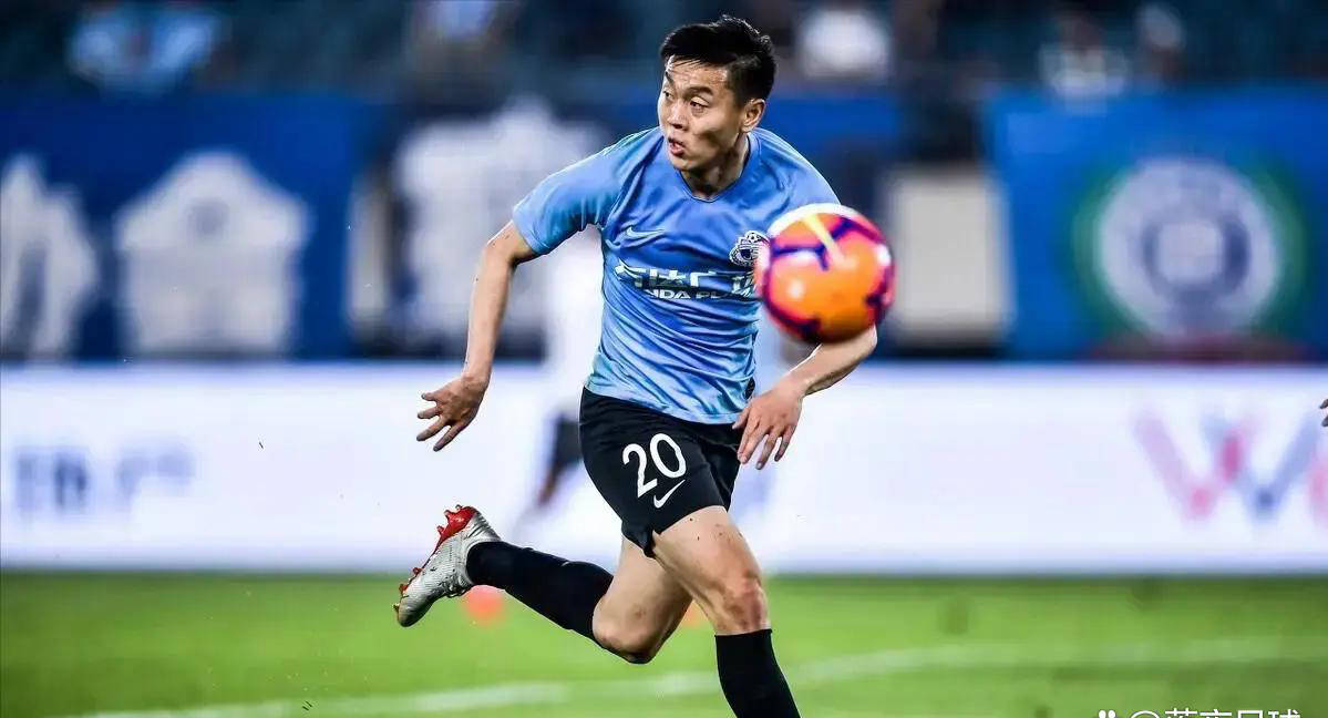 今晨武汉三镇备战欧篮联，止住颓势细节曝光，媒体盛赞，更衣室氛围转暖